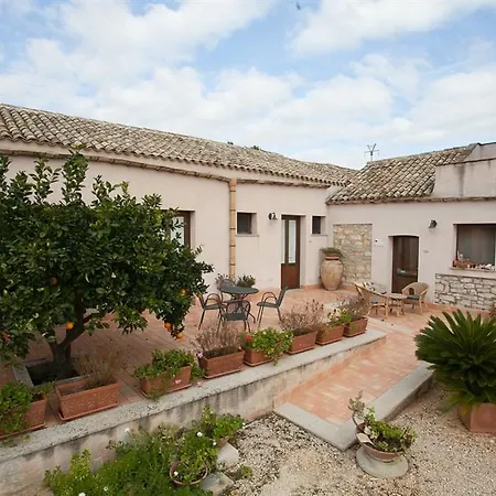 Farm stay Agriturismo Baglio Donna Santa *