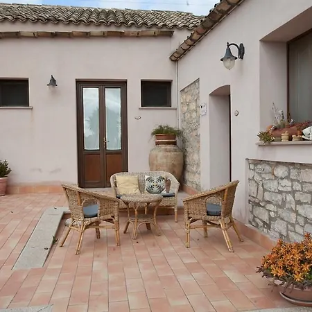Agriturismo Baglio Donna Santa *